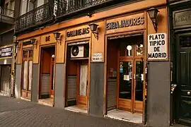 Fachada del establecimiento de fritura de las típicas gallinejas.