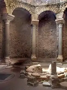 Baptisterio de la catedral de Fréjus, arquitectura merovingia o anterior (paleocristiana).