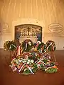 Interior del Monumento a la Paz, con coronas de flores en homenaje del 200.º aniversario