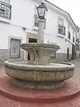 Fuente en plaza Demetrio Medina