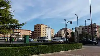 Majestuosa fuente de la Tamos en la rotonda donde da comienzo la Circunvalación, a la altura de la avenida Gregorio Arcos