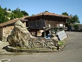 Fuente y plaza de Castañedo