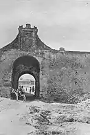 Imagen antigua de la "Puerta de San Pedro", que ya no existe.