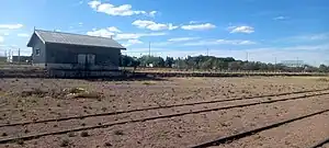 Desvíos y galpón de cargas de la estación.