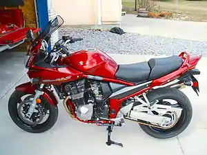 2006 sin-ABS GSF1200S con parabrisas no original