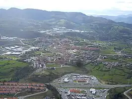 Vista aérea de Abanto Zierbena desde el monte Serantes.