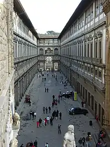 Pasaje en el último piso de la Galería Uffizi.