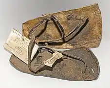Par de sandalias sakalava expuesto a la Exposición Universal de París en 1900.MHNT