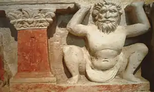 El titán griego Atlas sosteniendo un monumento budista.