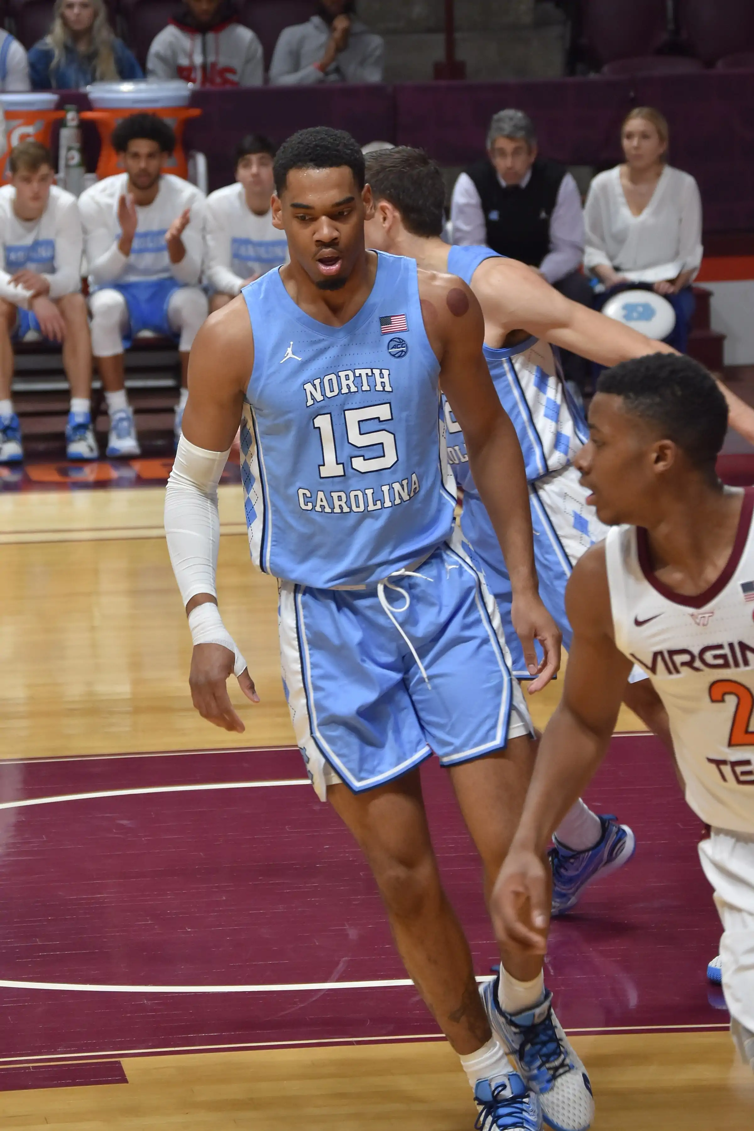 Garrison Brooks con North Carolina