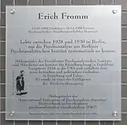 Placa en honor a Erich Fromm.