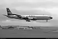 El avión involucrado en el accidente con su librea anterior, visto el 14 de agosto de 1961 aterrizando en el Aeropuerto de Glasglow-Prestwick
