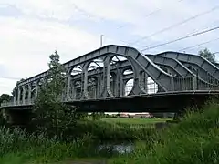 Un puente en Grammene, Bélgica, de (pseudo)celosía Vierendeel reforzada en las uniones.