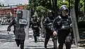 Elementos del extinto Cuerpo de Granaderos, grupo antidisturbios de la policía, en una manifestación.