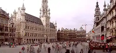 Grand Place (Bruselas), con el Ayuntamiento de Bruselas.