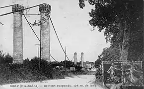 Gray: el puente colgante (104 m de largo).