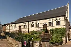 Los graneros Saint-Jean, lugar de almacenamiento de los alimentos en la época del hospital, hoy lugar de exposiciones y de espectáculos.