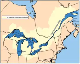 El río San Lorenzo forma la frontera noroeste del estado de Nueva York con la provincia canadiense de Ontario