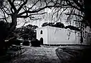 El edificio Wine Cellar en Groot Constantia en blanco y negro.