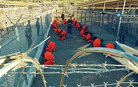 Prisioneros en Guantánamo, 2002.
