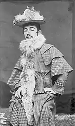 Toulouse Lautrec travestido, fotografía de Maurice Guibert