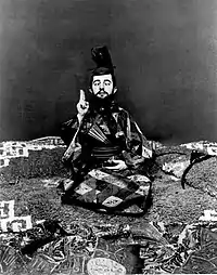 Toulouse Lautrec como japonés, fotografía de Maurice Guibert