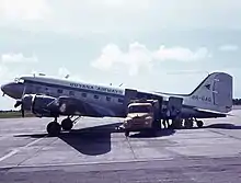 Douglas DC-3 de Guyana Airways en el Aeropuerto Internacional Grantley Adams de Barbados (1969)