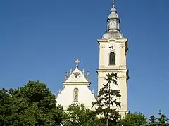 Iglesia franciscana de Nuestra Señora de la Hoz. El edificio fue restaurado en 1910 tras el incendio de 1904 según proyecto de Frigyes Schulek y Kálmán Lux. Condado de Heves, Gyöngyös, plaza de los Amigos.
