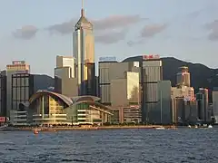 La costa de la Isla de Hong Kong frente al Puerto de Victoria, vista desde Tsim Sha Tsui