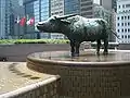 Un búfalo del escultor inglés Elisabeth Frink está situado en Exchange Square, septiembre de 2007