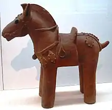 Cerámica japonesa que representa un caballo de guerra(periodo Kofun, siglo VI).