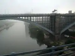 Una mañana nublada sobre el río Harlem