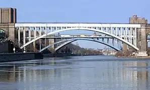 Tres de los puentes que cruzan el Río Harlem: el Puente High, el Puente Alexander Hamilton y el Puente Washington.