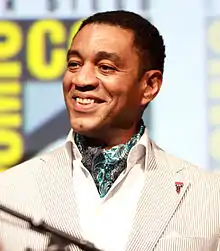 Harry Lennix como "Jefe" Harold Cooper.