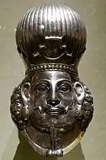 Cabeza de rey dorada en plata, siglo IV