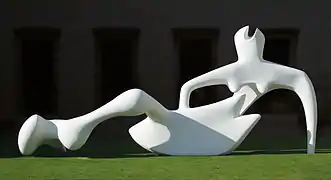 Large reclining figure, Henry Moore, 1951 (10 m).