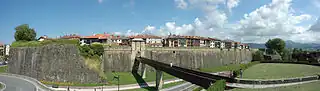 Muralla militar y Puerta de Santa María