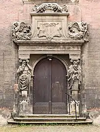 Puerta del hôtel de Bagis.