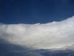 Fotografía de la pared del ojo del huracán Katrina.