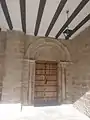 Parroquia de San Andrés, portada románica. El crismón es moderno
