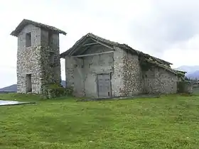 La hermosa Iglesia del pueblo Chiliquin antes de arreglar el techo en 2005.