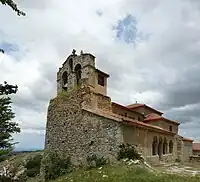 Vista de la Iglesia con la espadaña.