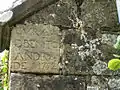 Piedra labrada de la pared de la iglesia.