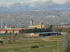 Vista de la localidad y su iglesia