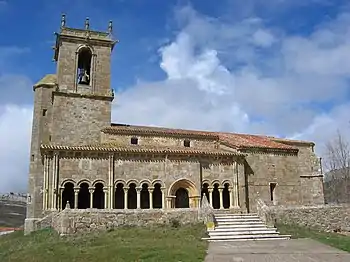 Galería románica de la iglesia de Rebolledo de la Torre (provincia de Burgos)