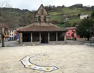 Iglesia de San Nicolás de origen románico.