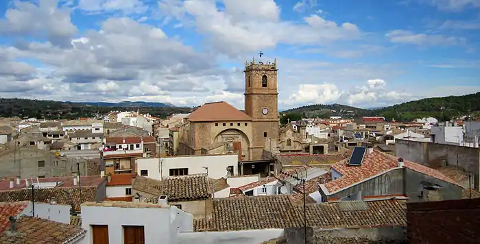 Vista panorámica de Ayora con la Iglesia Mayor en el centro.