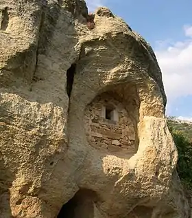 Iglesia rupestre de Arroyuelos, en Valderredible.