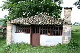 Iglesia situada a la vera del carbayón