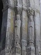 Base de las arquivoltas de la portada de la Iglesia de San Martín (Segovia).